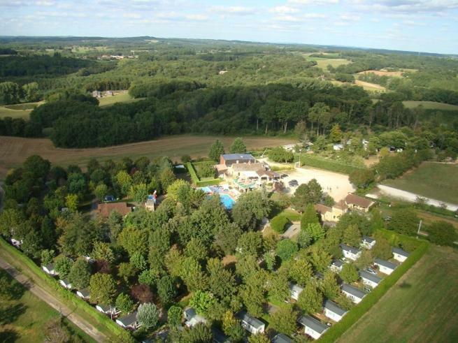 Camping Le Pigeonnier Saint-Crépin-et-Carlucet Kültér fotó