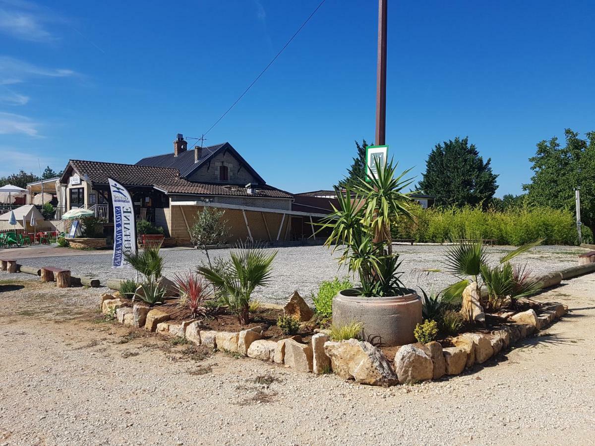 Camping Le Pigeonnier Saint-Crépin-et-Carlucet Kültér fotó