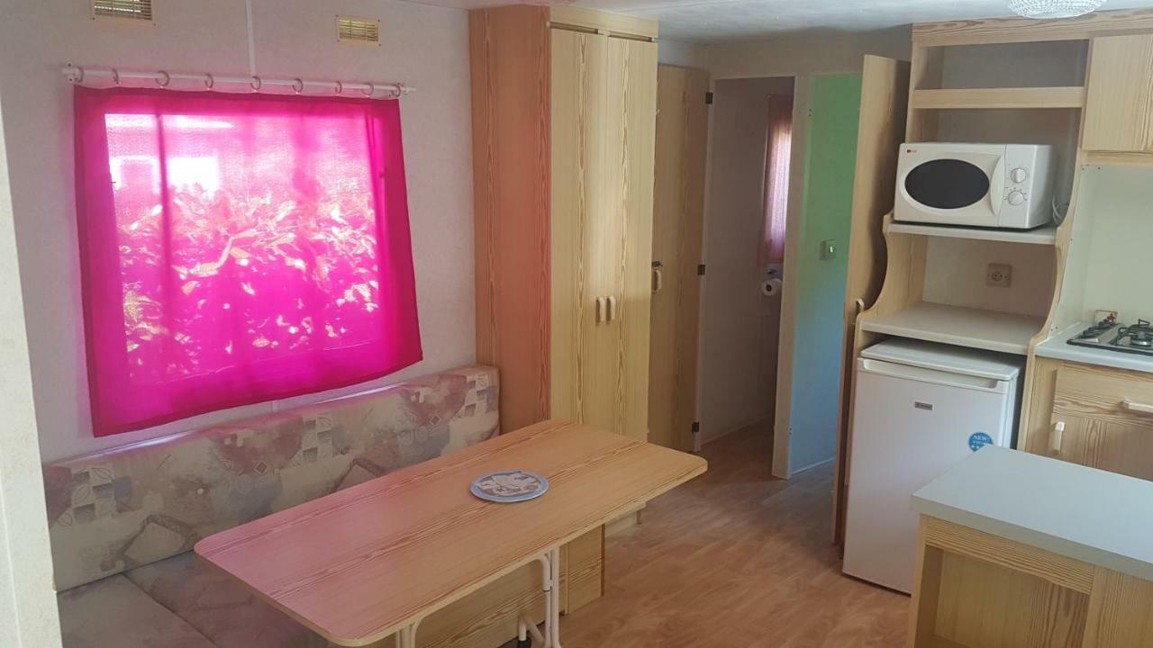 Camping Le Pigeonnier Saint-Crépin-et-Carlucet Kültér fotó